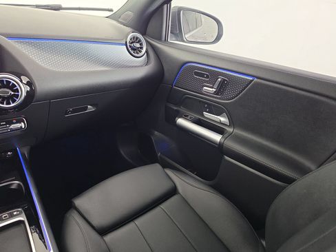 Used 2025 Mercedes-Benz GLA 250 4MATIC image 37