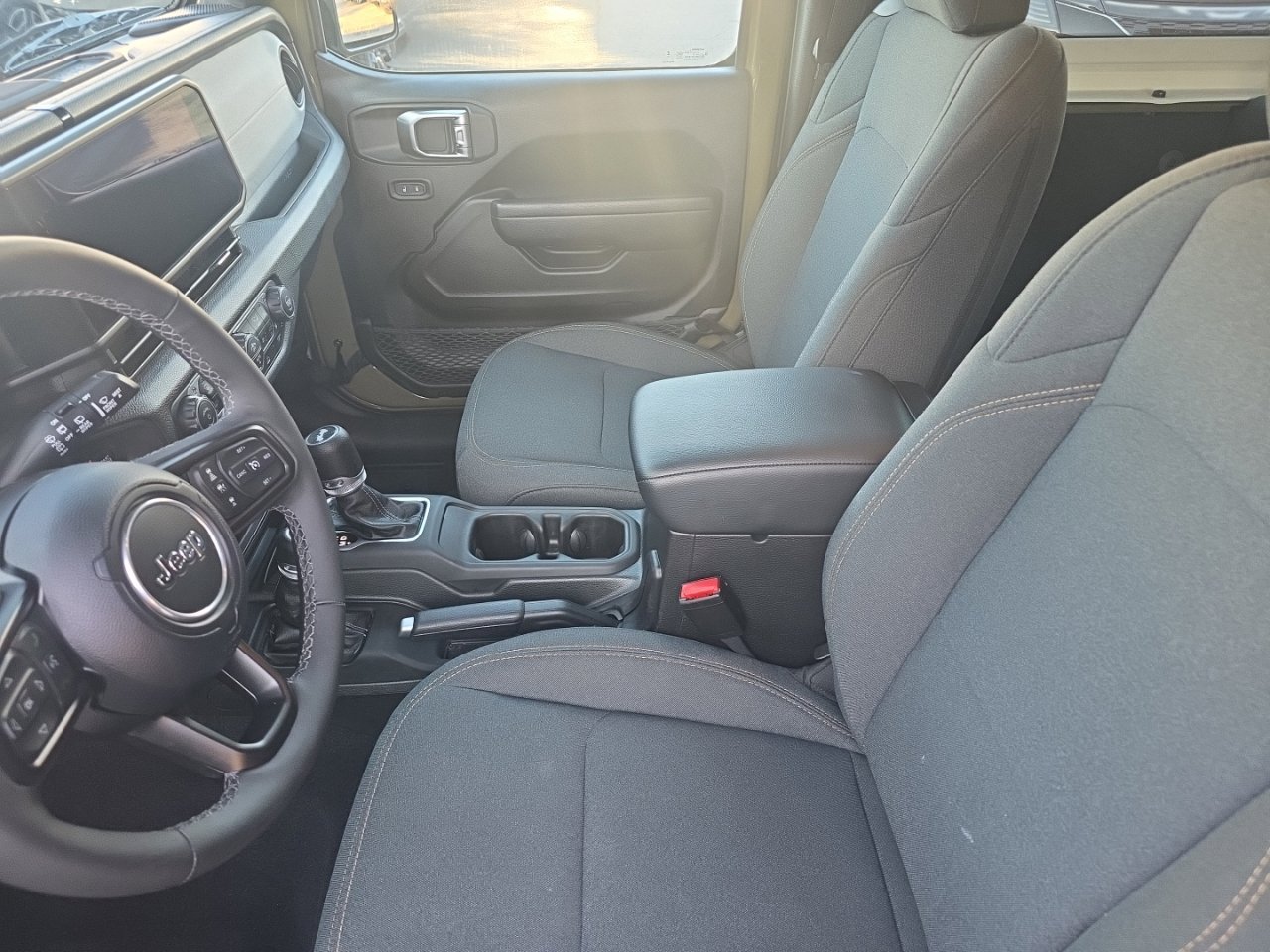 Used 2025 Jeep Wrangler Sport AWD/4WD image 19