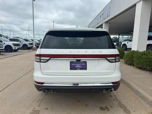 Used 2023 Lincoln Aviator Reserve w/ Elements Package Plus AWD/4WD image 9