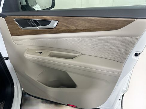 Used 2024 Volkswagen Atlas SE w/ Panoramic Sunroof Package image 34