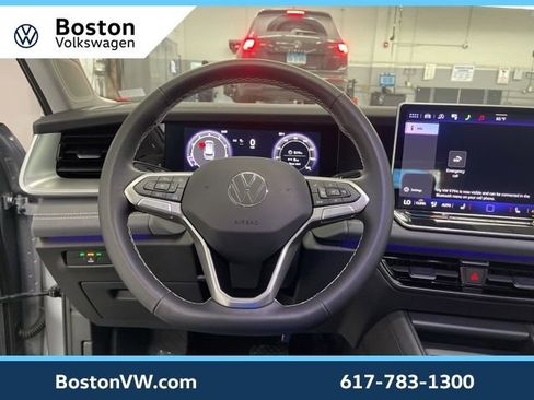New 2025 Volkswagen Tiguan SE w/ Panoramic Sunroof Package image 15