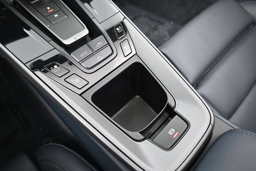 Certified 2025 Porsche 911 Carrera RWD image 22