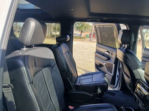 Used 2023 Jeep Wagoneer Series III w/ Premium Group I image 46