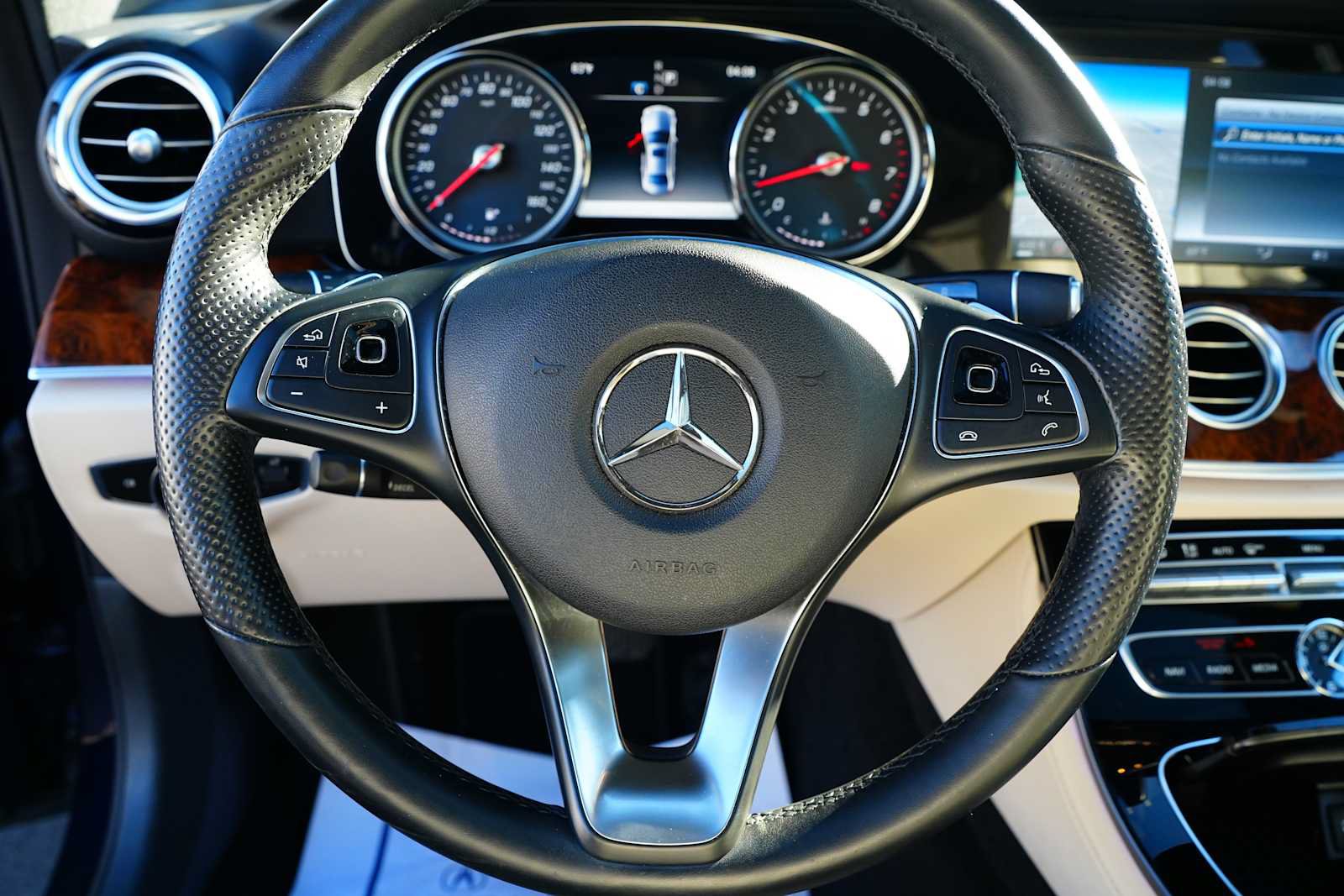 Used 2017 Mercedes-Benz E 300 4MATIC image 16