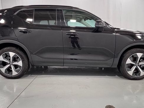Certified 2026 Volvo XC40 B5 Plus AWD/4WD image 5