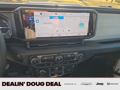 Used 2024 Jeep Wrangler Unlimited w/ LED Headlamp & Fog Lamp Group AWD/4WD image 19