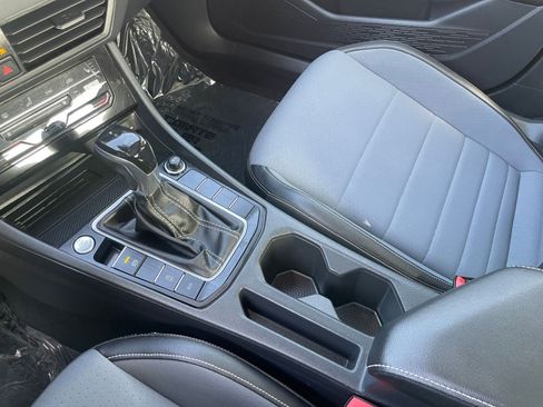 Used 2025 Volkswagen Jetta SE image 41