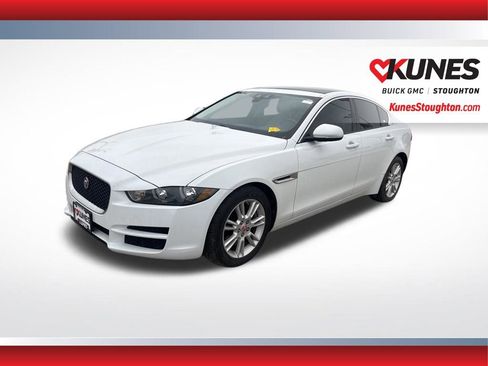 Used 2018 Jaguar XE Premium image 4