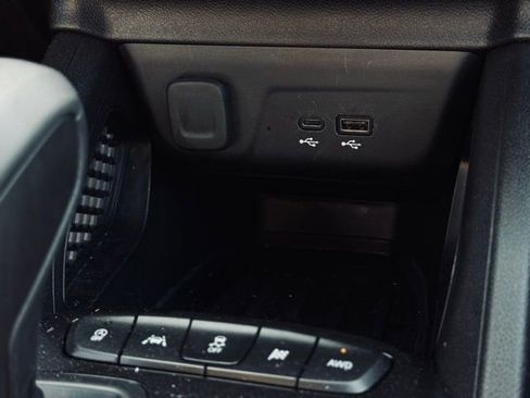Used 2025 Chevrolet TrailBlazer LT AWD/4WD image 29