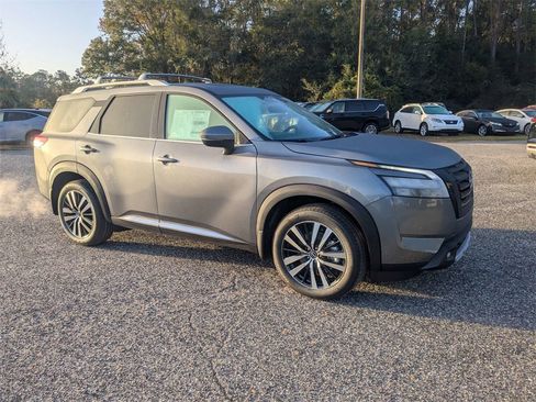 New 2025 Nissan Pathfinder Platinum w/ Black Appearance Package image 2