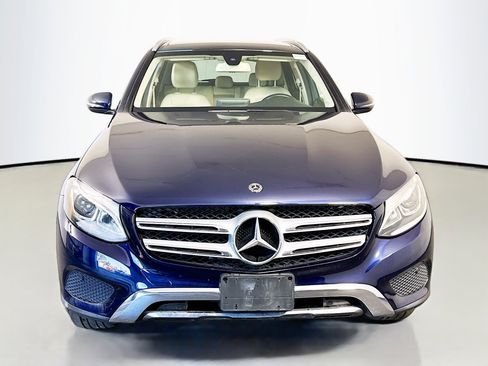 Used 2019 Mercedes-Benz GLC 350e 4MATIC image 2