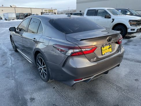 Used 2021 Toyota Camry SE w/ Cold Weather Package image 6