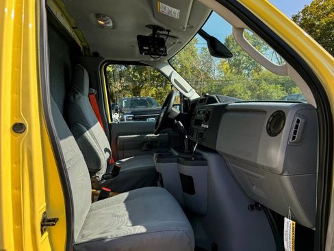 Used 2022 Ford E-450 and Econoline 450 Super Duty image 9