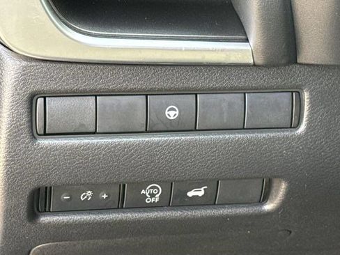 Used 2024 Nissan Rogue SV FWD image 22