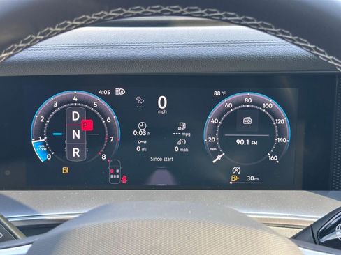 New 2026 Volkswagen Tiguan SE FWD image 17