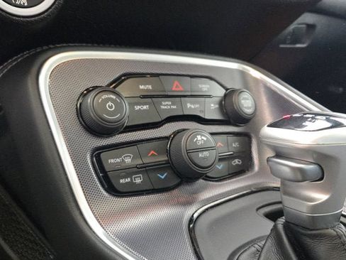 Used 2017 Dodge Challenger R/T Scat Pack w/ Leather Interior Group RWD image 19