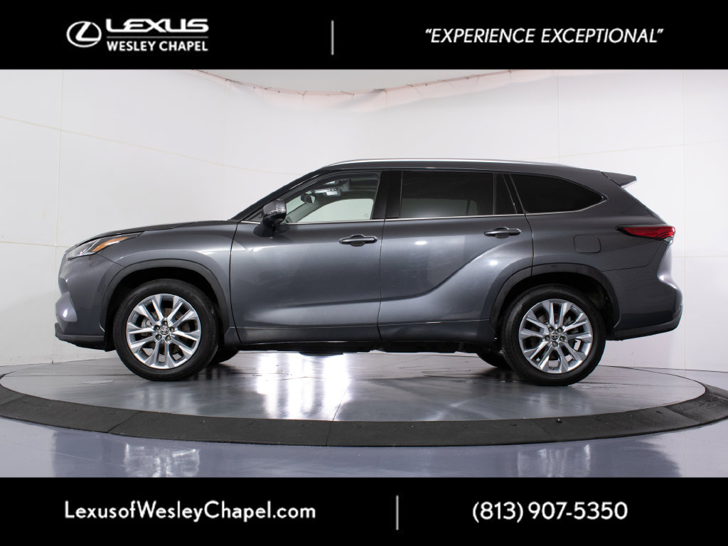Used 2023 Toyota Highlander Limited FWD image 7