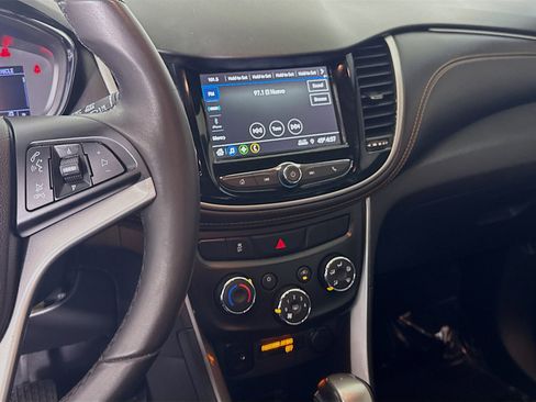 Used 2019 Chevrolet Trax LT w/ LT Convenience Package image 18