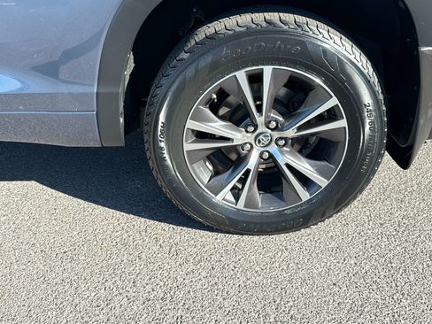 Used 2018 Toyota Highlander LE image 7