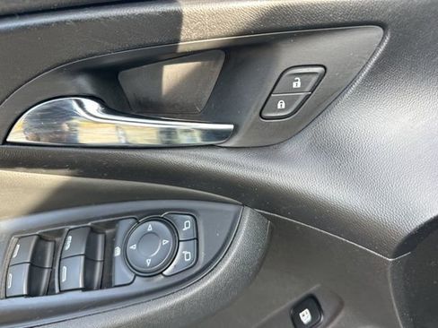 Used 2017 Chevrolet Volt Premier w/ Driver Confidence II Package image 8