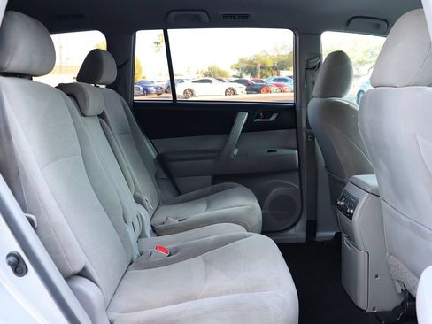 Used 2013 Toyota Highlander Plus FWD image 27