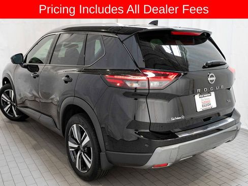 Certified 2025 Nissan Rogue SL FWD image 3