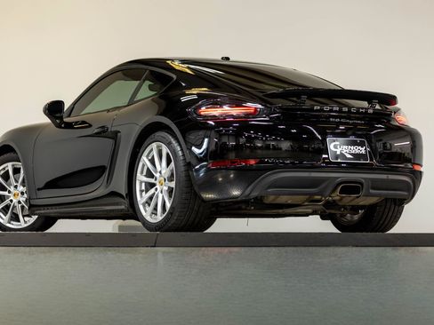 Used 2018 Porsche 718 Cayman RWD image 27