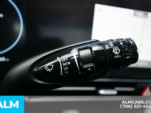 Used 2022 Hyundai Elantra Limited image 19