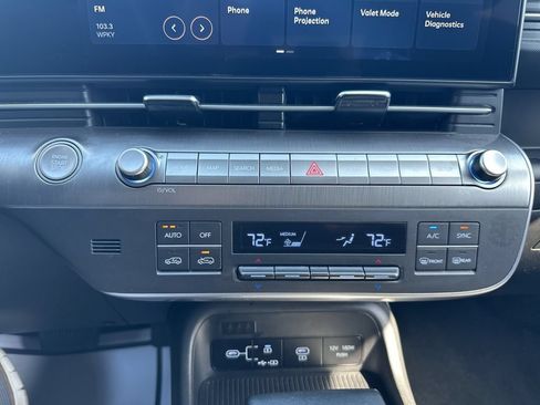 Used 2025 Hyundai Kona SEL FWD image 21