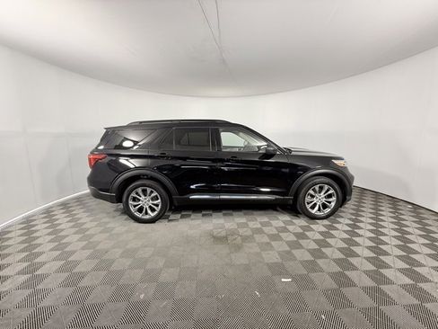 Used 2022 Ford Explorer XLT w/ Equipment Group 202A image 9
