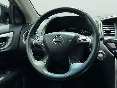 Used 2017 Nissan Pathfinder SV FWD image 19