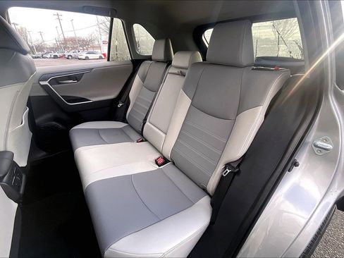 Used 2025 Toyota RAV4 Limited image 31