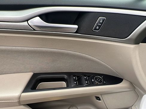 Used 2018 Ford Fusion SE image 22