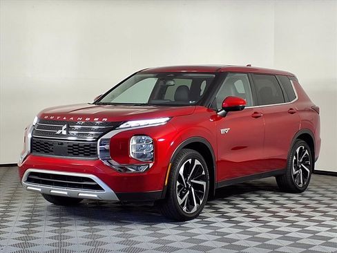 Used 2024 Mitsubishi Outlander SE image 3