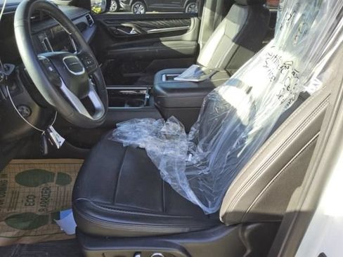 Used 2023 GMC Yukon XL Denali AWD/4WD image 8