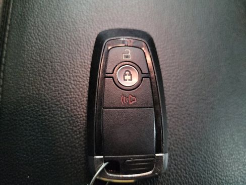Used 2018 Ford Explorer XLT AWD/4WD image 32