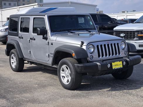 Used 2018 Jeep Wrangler Unlimited Sport w/ Connectivity Group image 3
