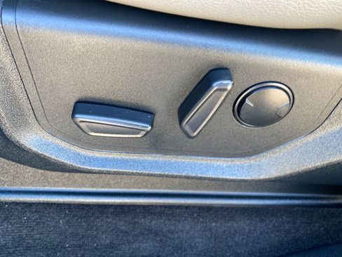 Used 2020 Ford F150 Lariat image 34