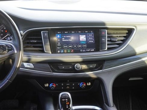 Used 2021 Buick Enclave Essence w/ Sport Touring Edition image 18