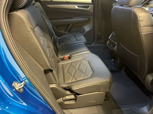 Used 2024 Volkswagen Atlas Cross Sport SE FWD image 13