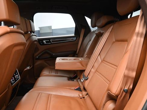 Used 2019 Porsche Cayenne S image 10