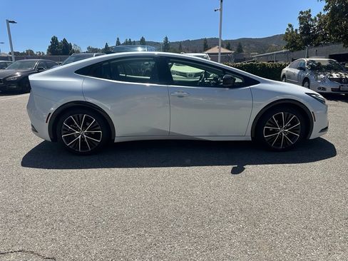 Used 2026 Toyota Prius XLE FWD image 4