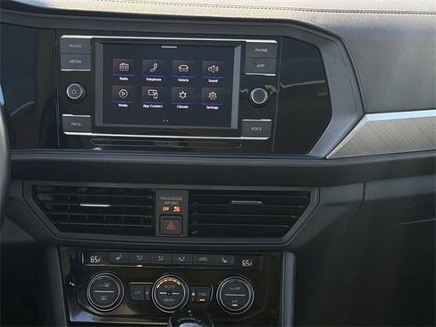 Used 2024 Volkswagen Jetta SE image 15