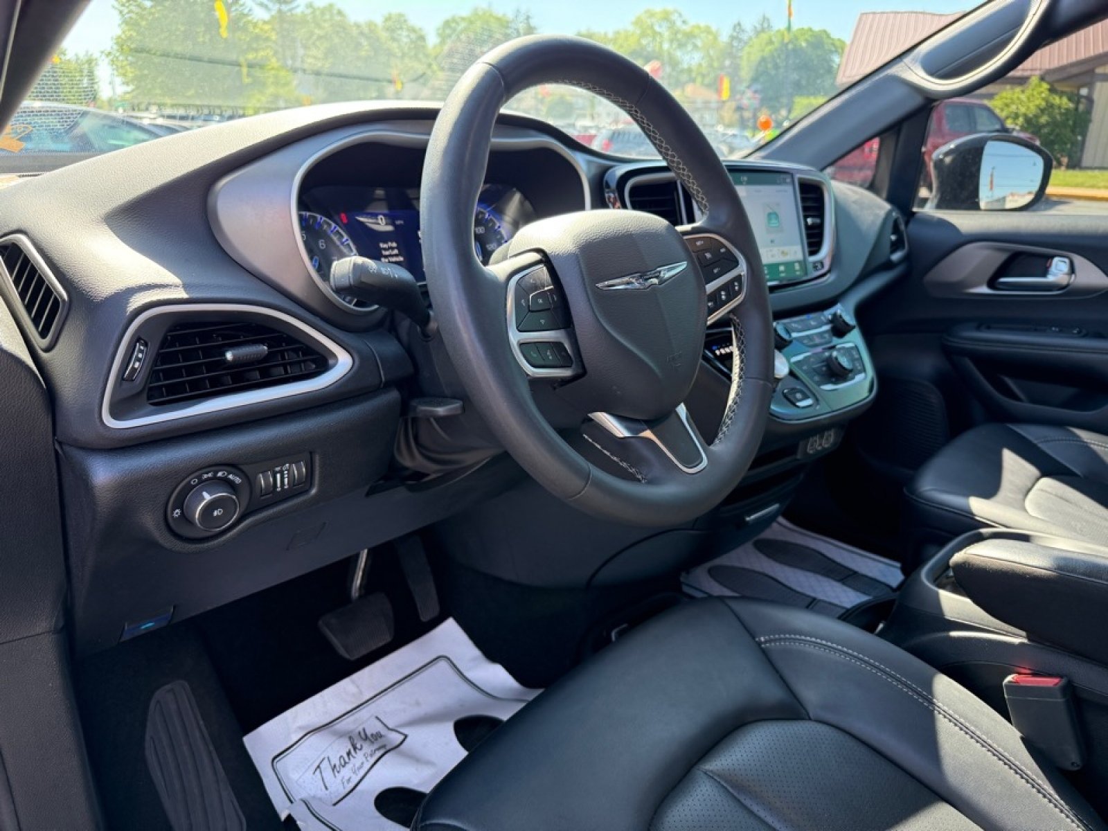 Used 2025 Chrysler Pacifica Select FWD image 18