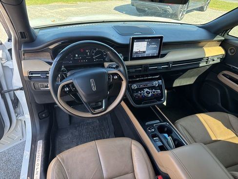 Used 2020 Lincoln Corsair Reserve w/ Equipment Group 201A image 9