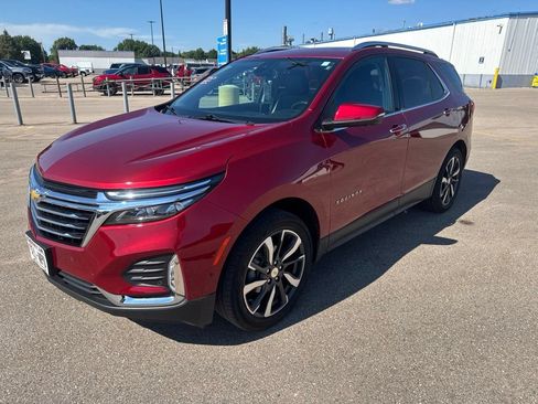 Used 2023 Chevrolet Equinox Premier AWD/4WD image 4