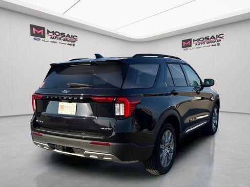 Used 2025 Ford Explorer Active w/ Active Comfort Package image 2