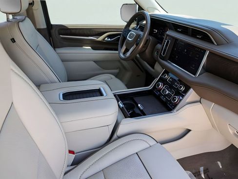 Used 2023 GMC Yukon Denali AWD/4WD image 34