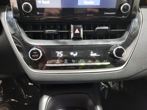 Used 2022 Toyota Corolla LE image 29