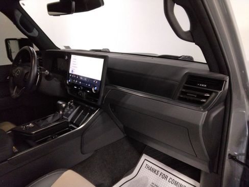 Used 2024 Lexus GX 550 image 48